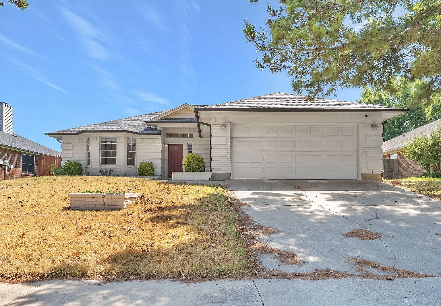 3 bed, 2.0 bath, 1834 sqft, $2,600 — Photo 2