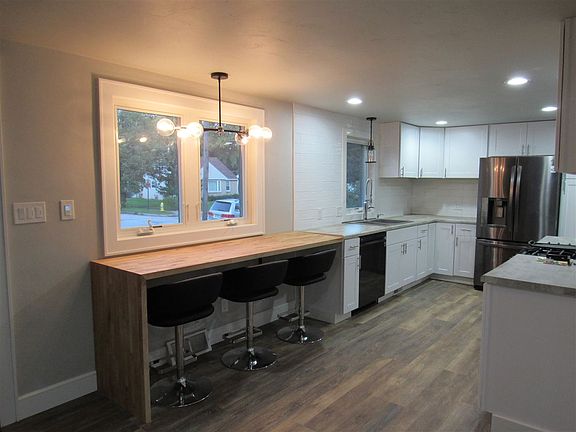 4th image of 1265 Hickory Hill Dr