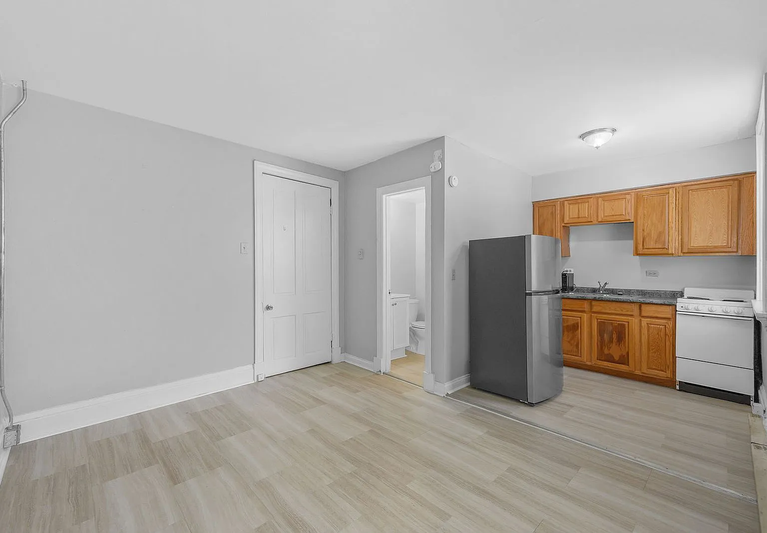 Studio, 1.0 bath, $895 — Photo 1