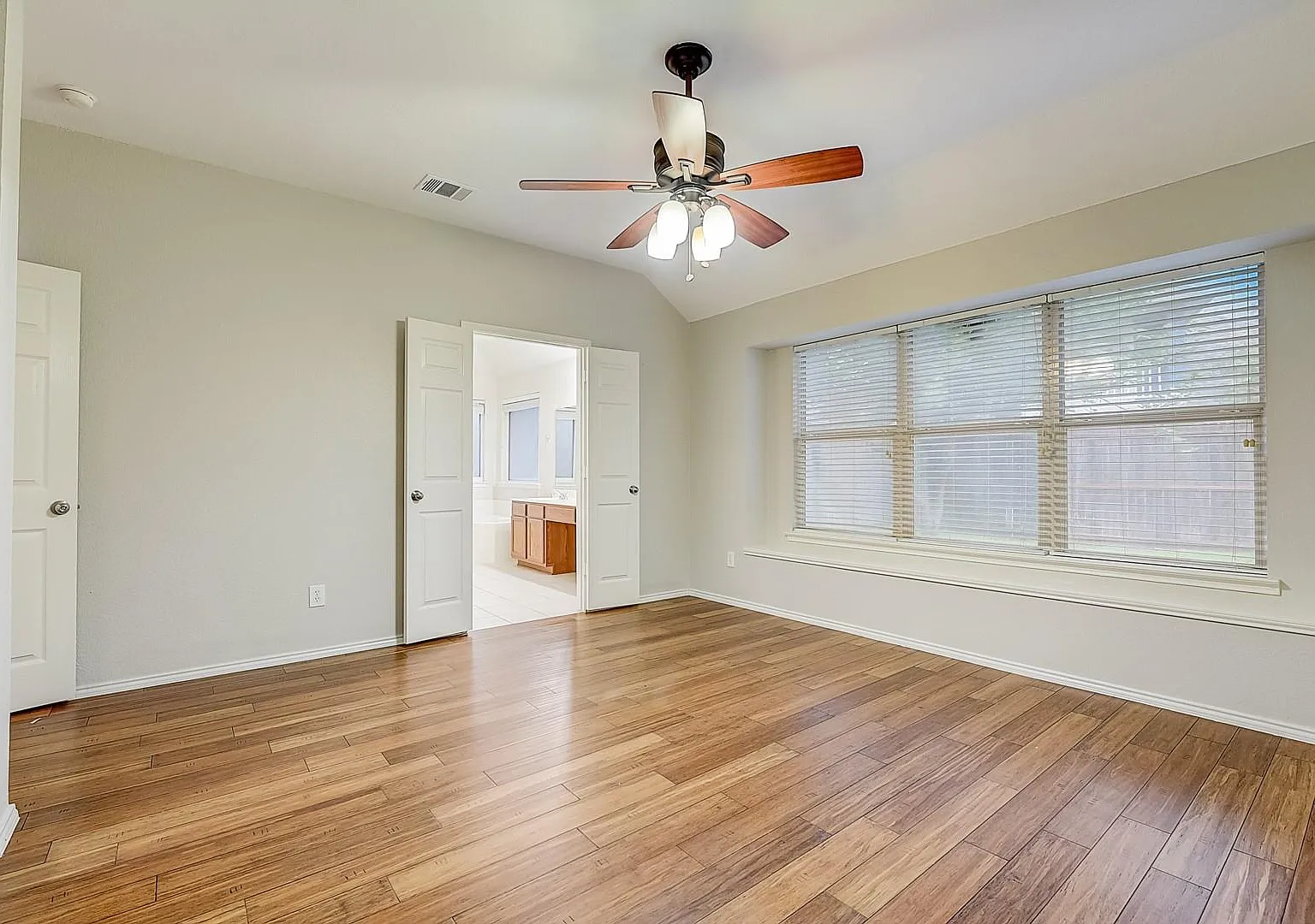 4 bed, 1876 sqft, $3,450 — Photo 2