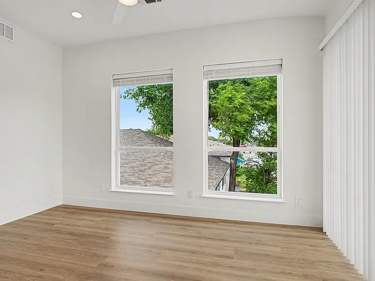 2217 N Fitzhugh Ave #302 — Photo 12