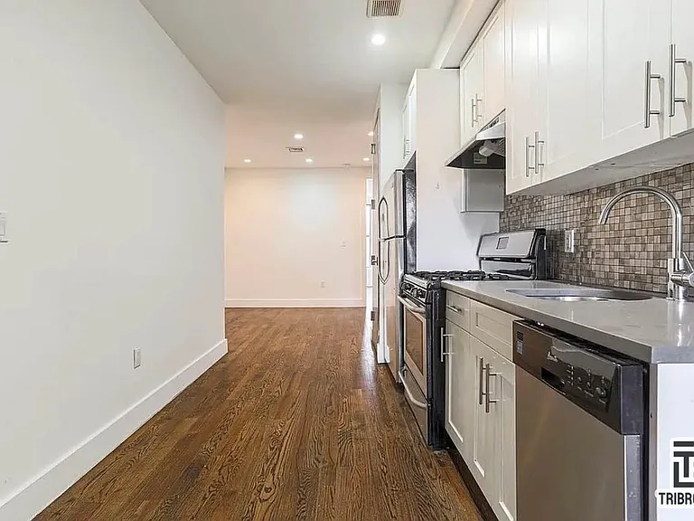 558 Kosciuszko St #2L — Photo 2