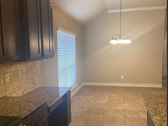 3rd image of 1006 Chaucer Ln
