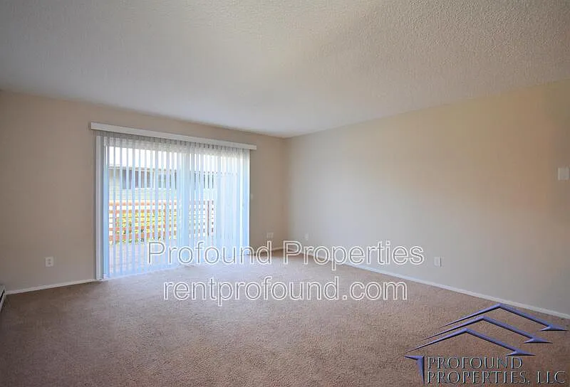 2 bed, 1.5 bath, 1010 sqft, $1,695 — Photo 3