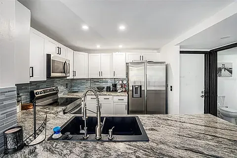 2900 Cove Cay Dr — Photo 12