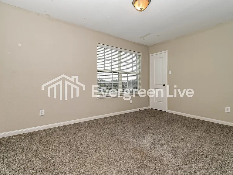 2229 Sumac Dr — Photo 13
