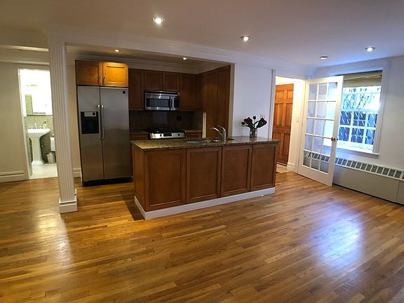4th image of 168 Waverly Pl #G