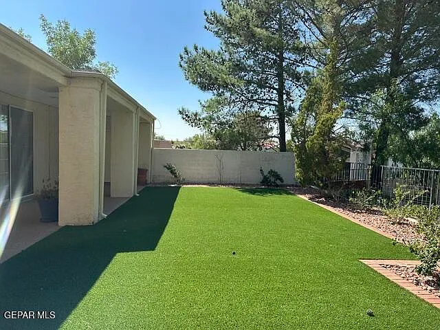 3 bed, 3.0 bath, 2487 sqft, $2,800 — Photo 2