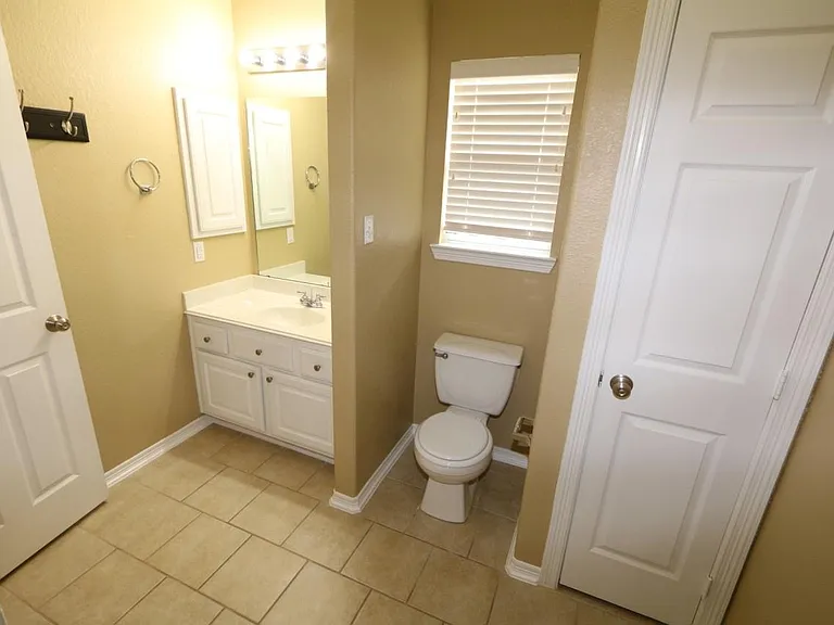 7102 Spring Run Ln — Photo 23