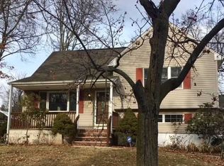 99 White Pond Rd, Waldwick, NJ 07463