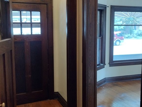 3rd image of 935 Spaight St #1