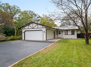 1305 Harbor Ln N, Plymouth, MN 55447