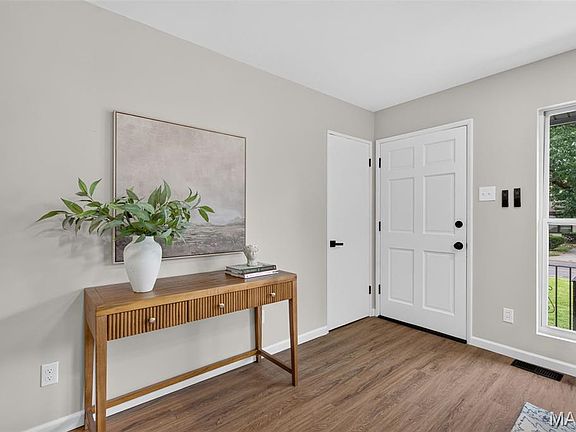 4th image of 905 Campion Ln