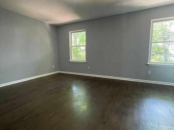 5th image of 222 Fulton Ave APT 2