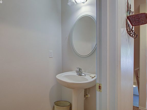 5th image of 2727 NE 96th Way