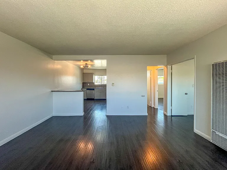 1335 Stanley Ave — Photo 4