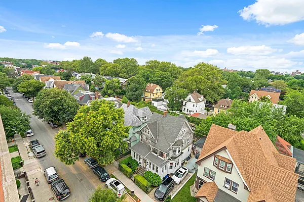 Sold by Avenue Sotheby's International Realty | media 14