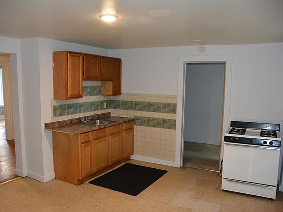 3rd image of 7 Teunis St #1