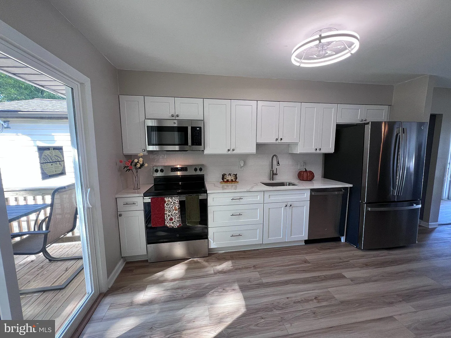 4 bed, 1.5 bath, 1404 sqft, $3,000 — Photo 3