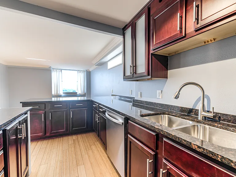 700 E 8th St #16-O — Photo 7
