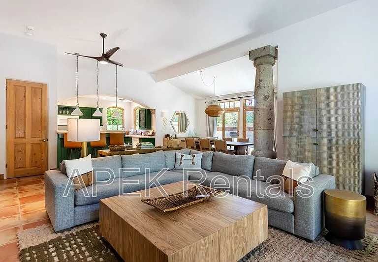 690 W Linda Vista Dr — Photo 2