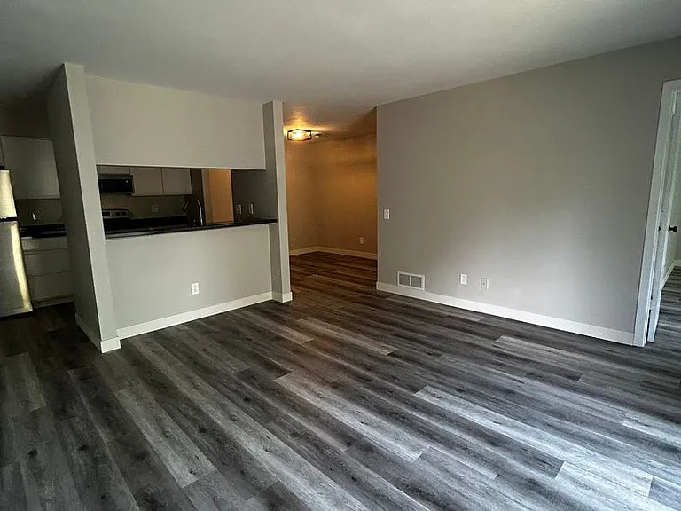 1320 Riverside Dr — Photo 4