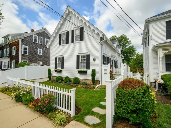 2 Atlantic St, Plymouth, MA 02360