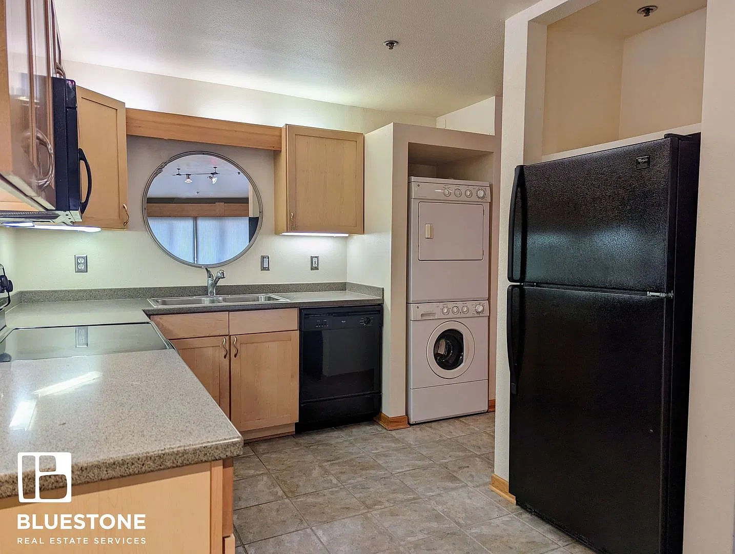 Stunning Downtown Condo with River Views, Included Amenities and a Pool ! — Photo 3