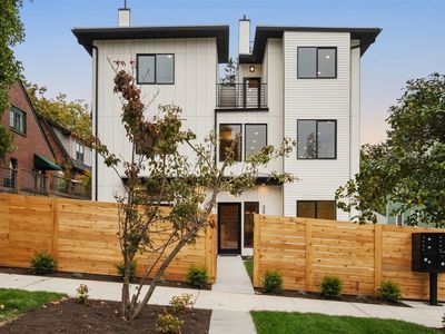 3934 Corliss Avenue N, Seattle, WA, 98103