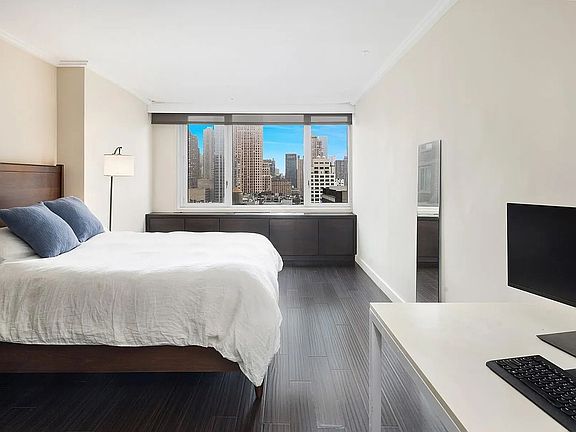 4th image of 322 W 57th St APT 20B