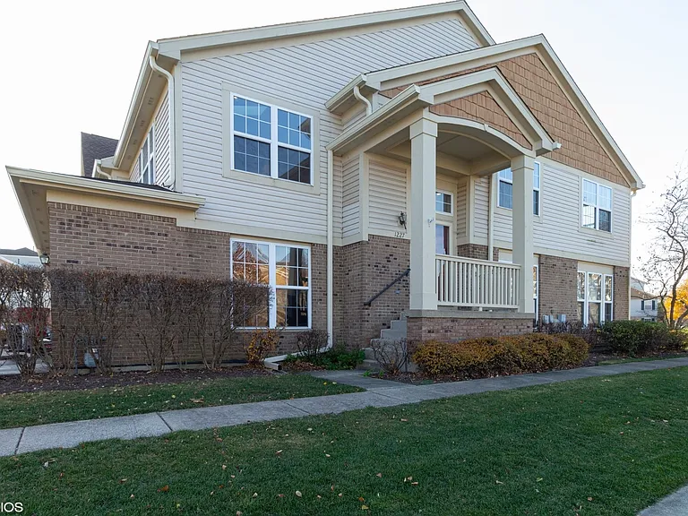 1227 Georgetown Way #1227 — Photo 1