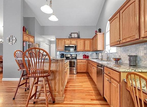5th image of 9705 Hilltop Dr