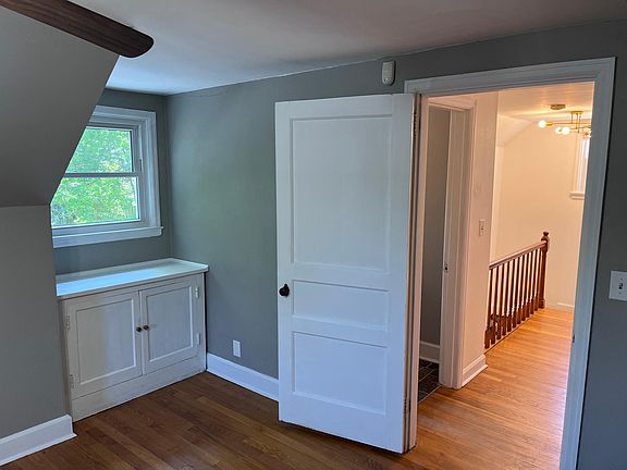 3rd image of 212 Marlboro Ave