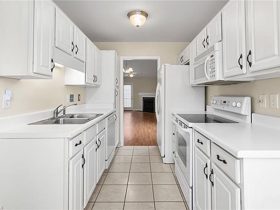4th image of 305 Glen Gate Cir