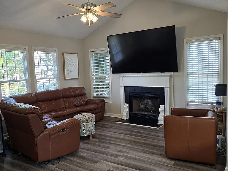 537 Mountain Lake Dr — Photo 4