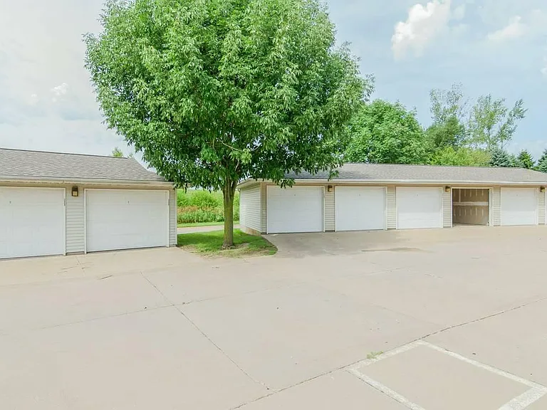 2474 Rushmore Dr — Photo 6