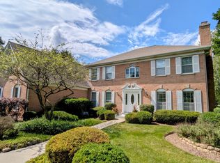 10N872 Williamsburg Dr, Elgin, IL 60124