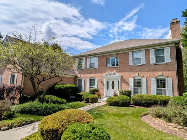 10N872 Williamsburg Dr, Elgin, IL 60124