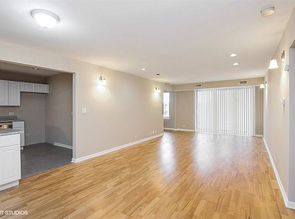 4th image of 5400 Astor Ln APT 210