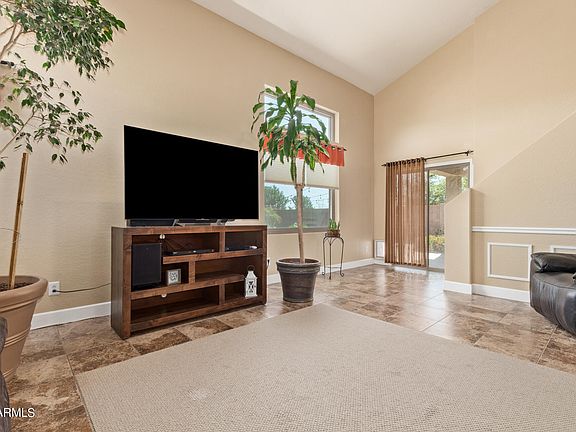 5th image of 555 E HAROLD Drive