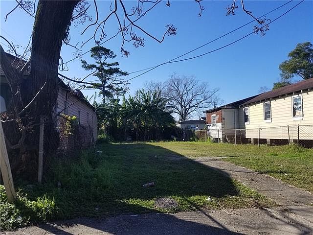 1st image of 1708 S Causeway Blvd