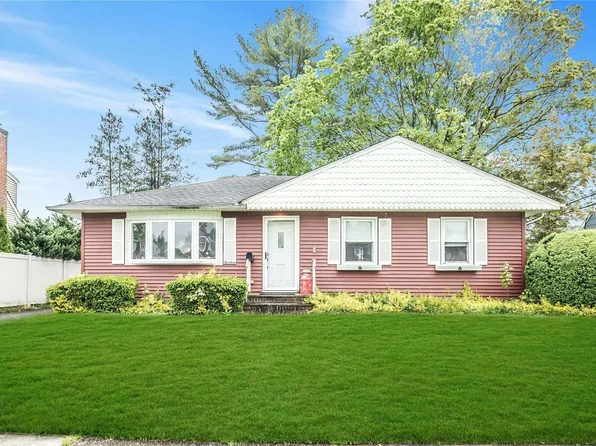 13 Ross Lane, East Norwich, NY 11732