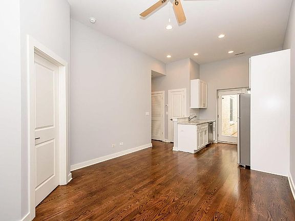 3rd image of 850 W Newport Ave #2