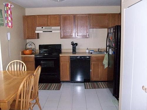 3rd image of 4230 Stockbridge Dr