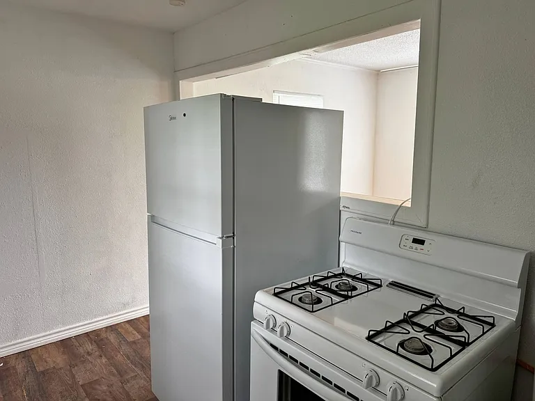902 Flood St — Photo 5