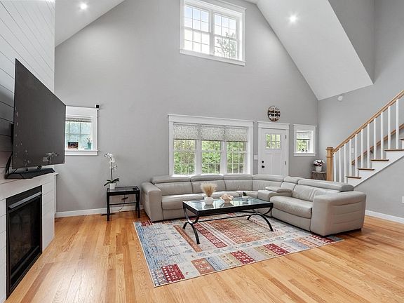 2nd image of 5 Baldwin Ct #5
