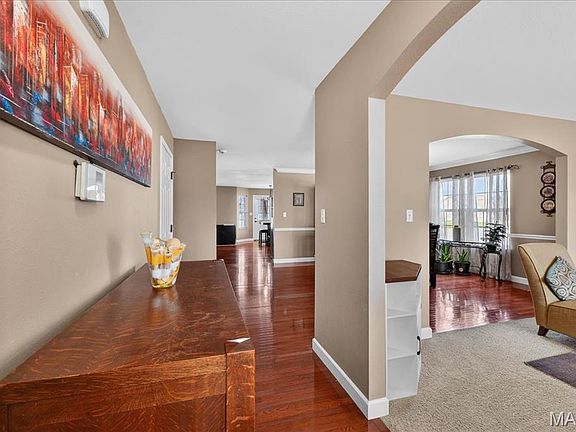 4th image of 605 Janet Ct
