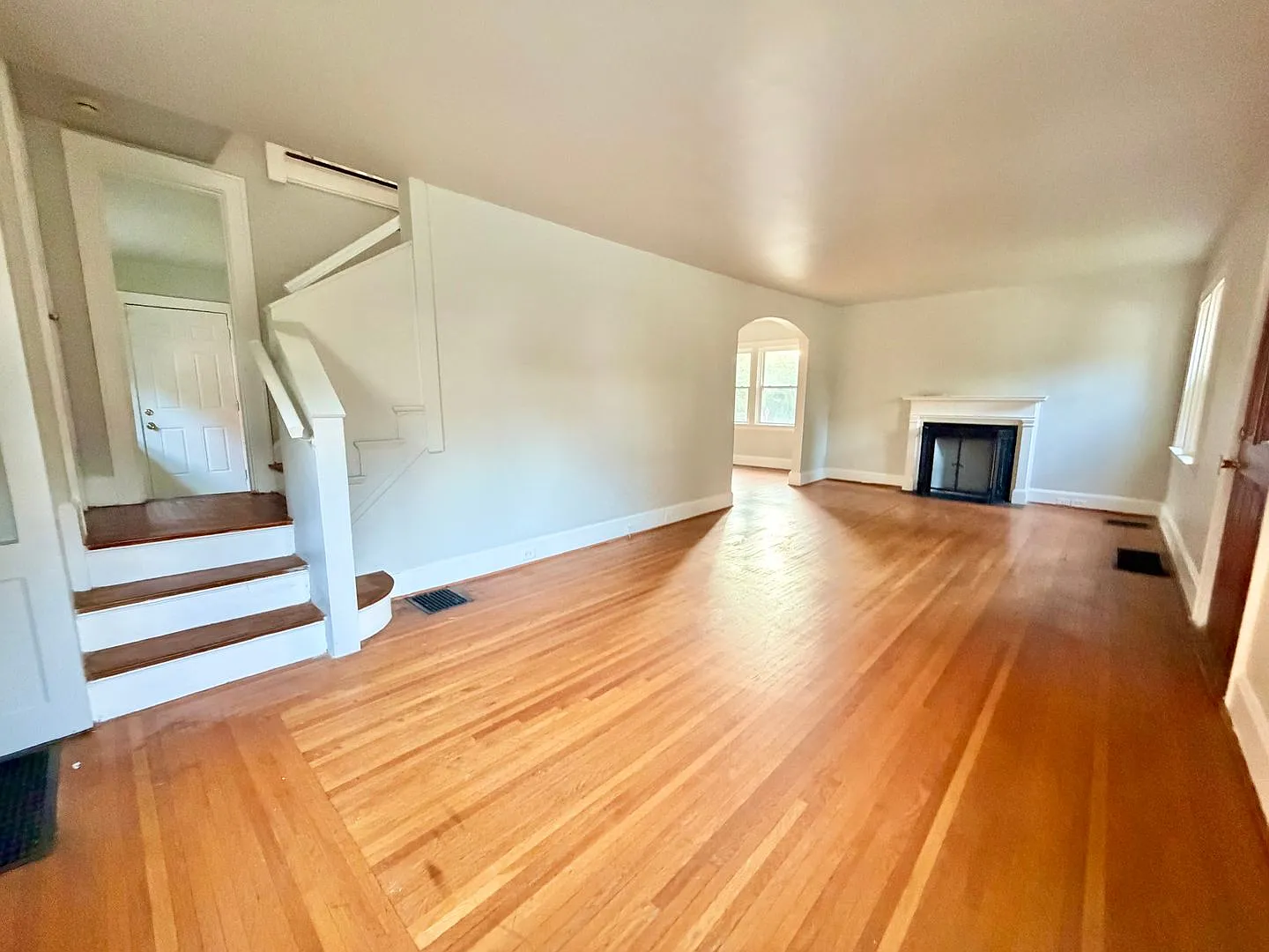 Great 3 bed home in Bond Hill!! — Photo 3