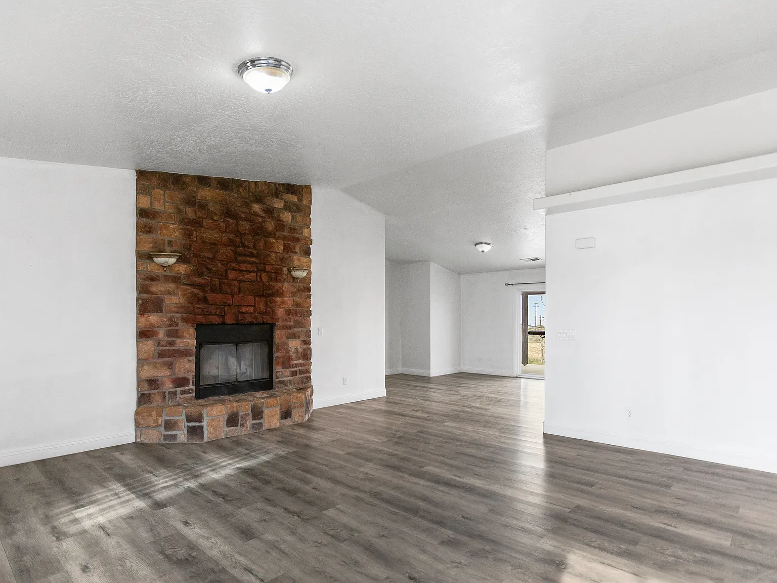 5 bed, 2170 sqft, $3,300 — Photo 4