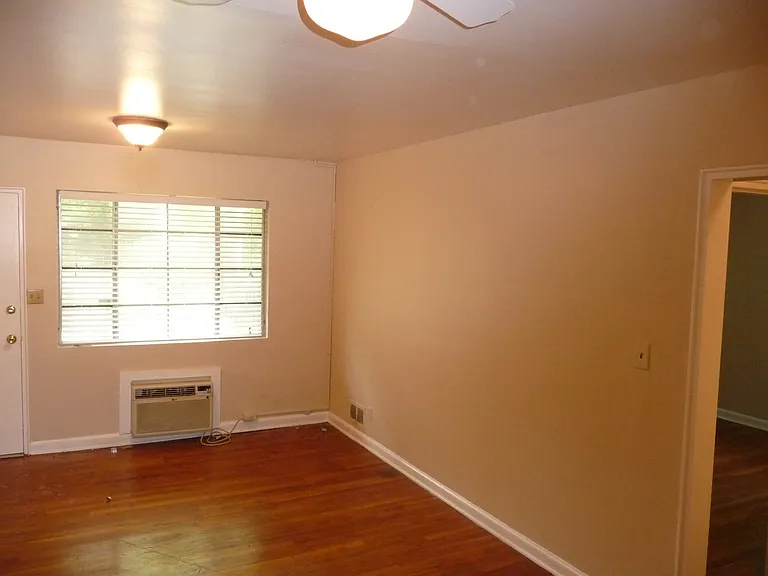 877 Charles Allen Dr NE #5 — Photo 2